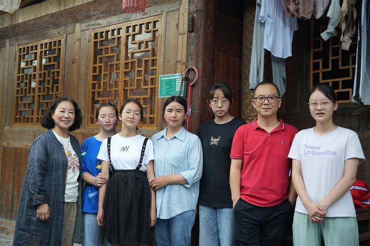 武汉大学生让家乡布料从大山销往全国各地(全国各地直播布料大山销往) 软件优化