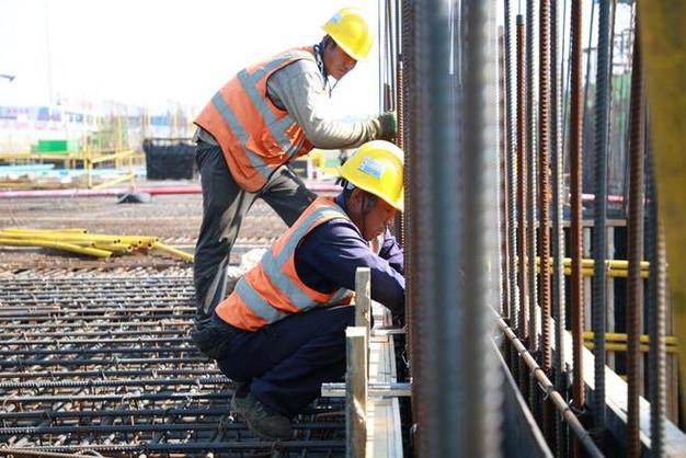 沧州经济开发区：暑期项目建设忙(项目建设暑期项目施工现场工人们) 软件优化