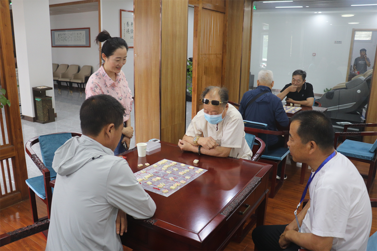 市军休二所：推广棋牌竞技 丰富军休生活(襄阳干部竞技棋牌推广) 99链接平台