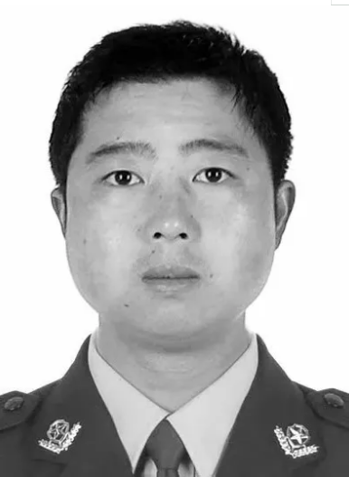 派出所所长仍死死抓住凶徒(派出所所长顾全凶徒迎宾) 软件开发