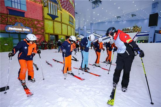 中小滑雪场如何当好“体验店”(滑雪场冰雪南和活动赛事) 99链接平台