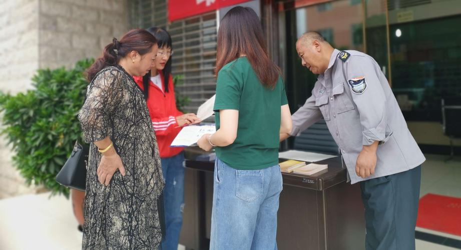 十年“网事”成就最美网格员(网格折页最美上门自制) 软件优化