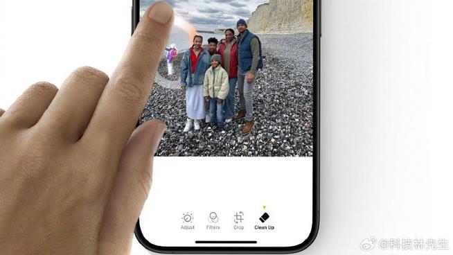 使用iOS 18中的\"Clean Up\"功能可以删除照片中的对象(功能人工智能工具片中苹果公司) 软件开发