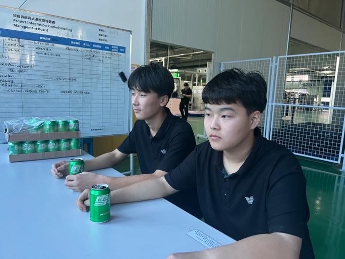 衢州两名技校生晒出7000多元实习工资单获赞：技工真香(建安工资单技工实习两名) 软件优化