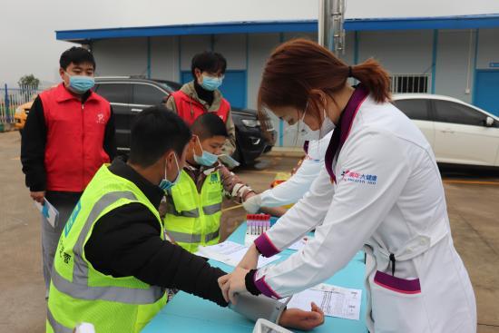 建工城乡集团项目部为职工送“健康礼”(职工劳动项目工友健康体检) 99链接平台