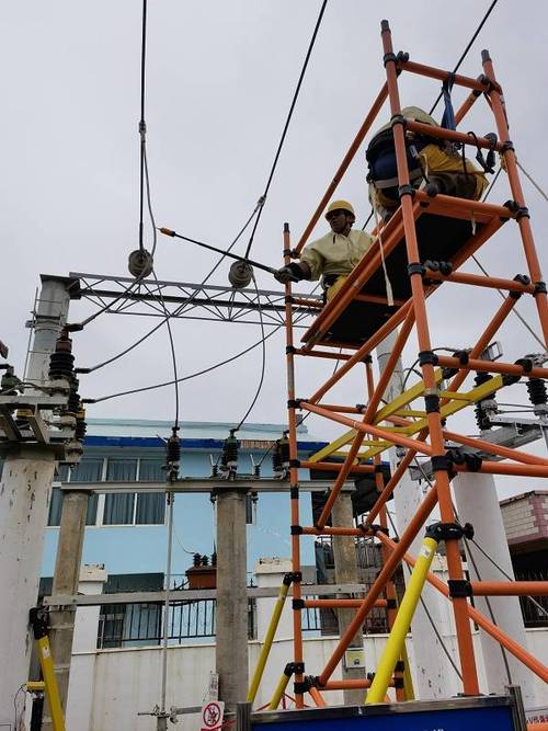 倾力推进周漯平高速建设顺畅平安(供电架线作业线路现场) 软件优化